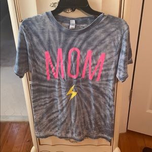 Mom tee